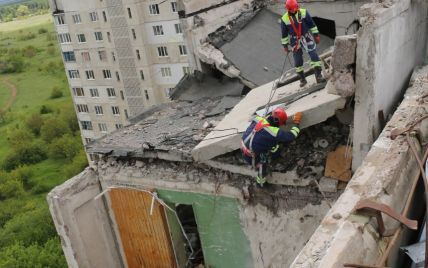 "Страшно, але не для наших рятувальників": в ДСНС показали, як розбирають зруйновані окупантами в Харкові багатоповерхівки