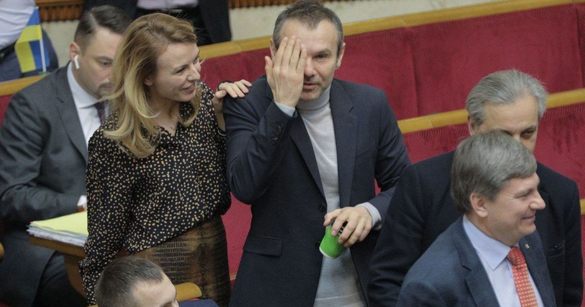 Депутаты отменили свою неприкосновенность: как голосовала Рада и какие лазейки есть в законе