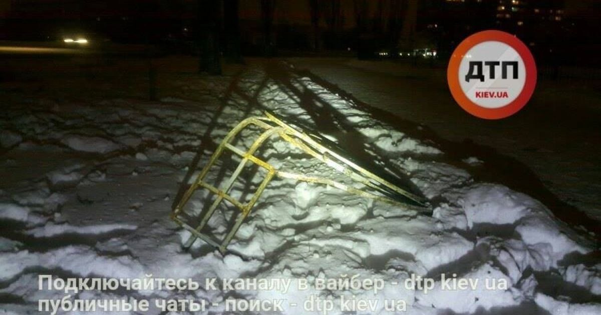 ДТП у Києві із бетоновозом_3 / © facebook.com/dtp.kiev.ua