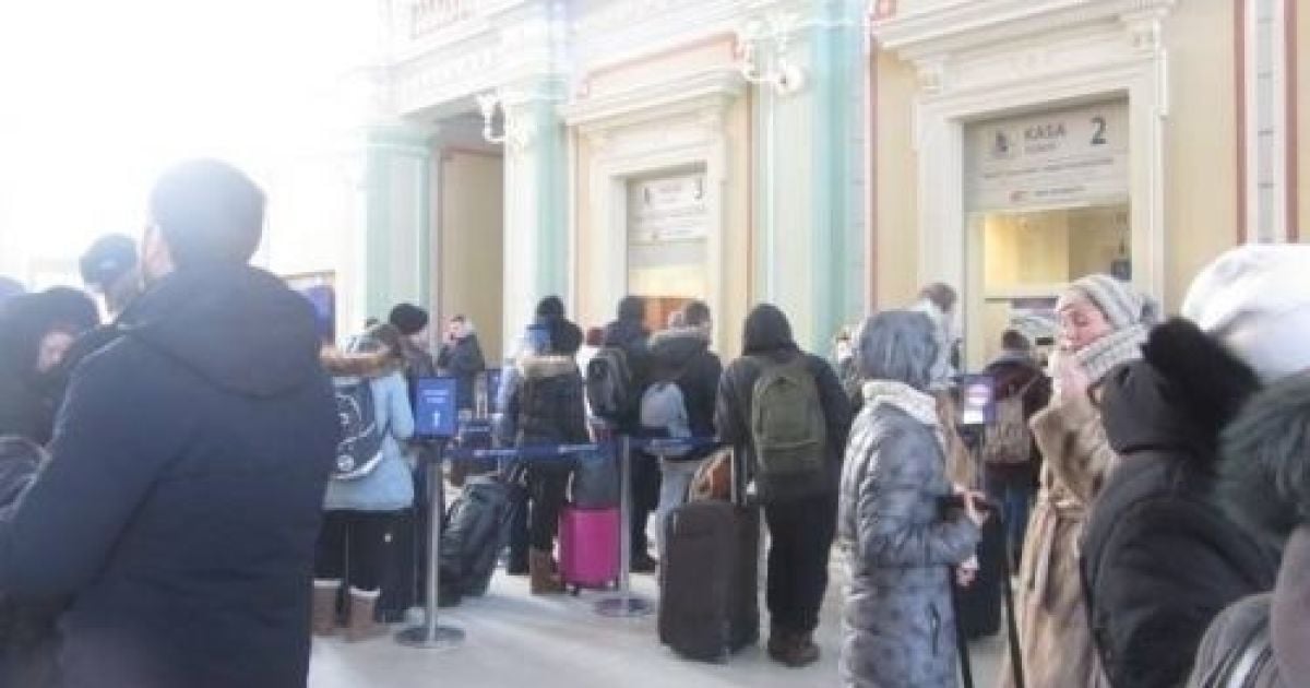 Ажіотаж у Польщі: за квитками на поїзд в Україну вишикувалися величезні черги