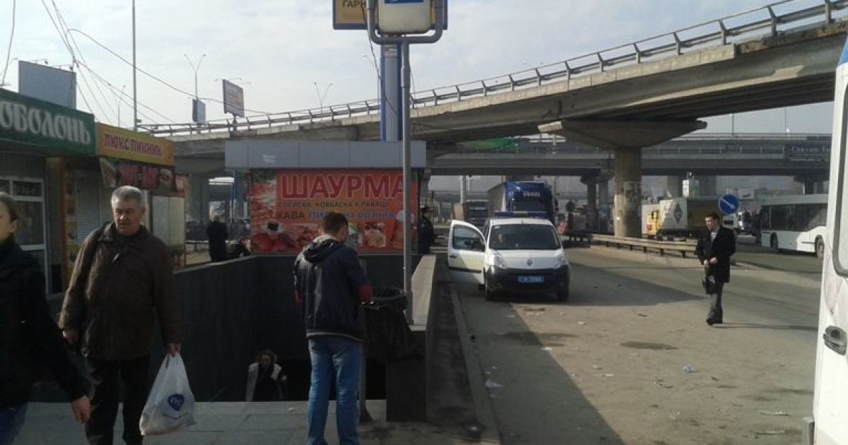 Взрыв произошел возле станции метро