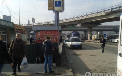 Возле метро "Выдубичи" в Киеве произошел взрыв