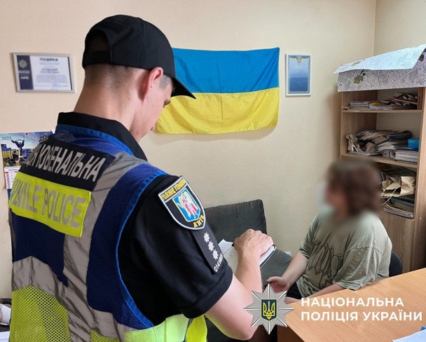 12-летний парень бросил петарду под окном кафе / © Полиция Киева