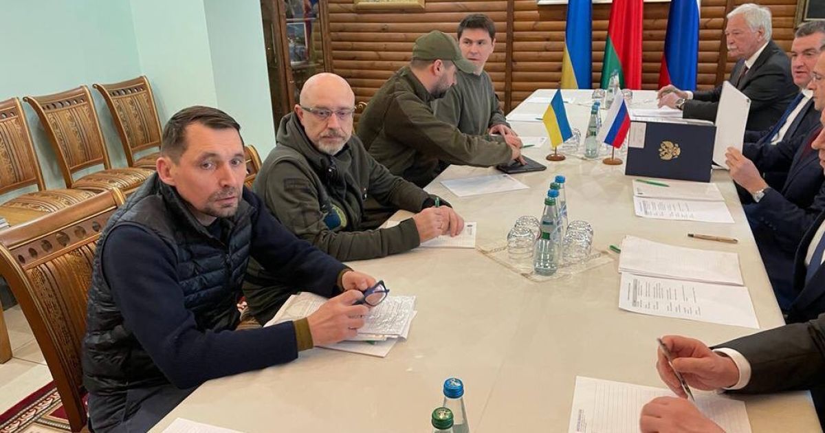 З хвилини на хвилину розпочнеться третій раунд переговорів між Україною та Росією - Подоляк