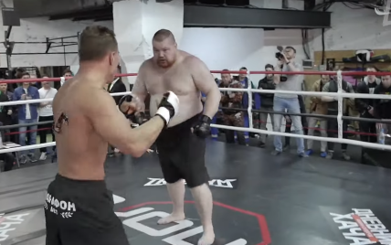 В России состоялся один из самых эпичных боев в MMA, одному из бойцов сломали обе руки