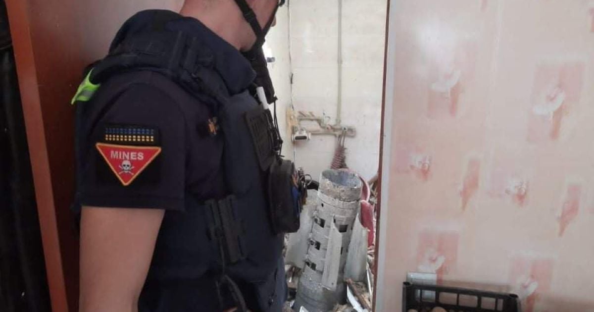У багатоповерхівці Сєвєродонецька знайшли авіаційну ракету, яка не розірвалася (фото)