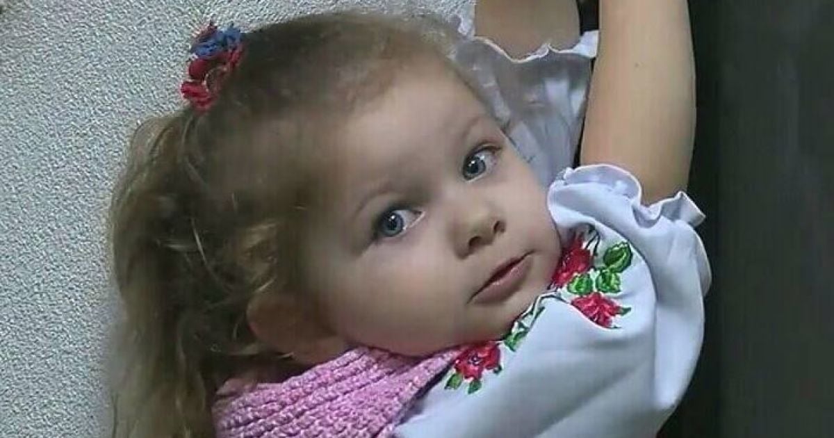 Допоможіть Вікусі почути голоси рідних людей