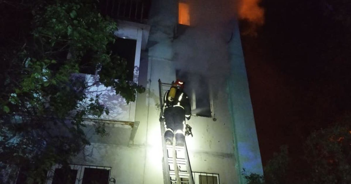 У Києві горіла квартира на другому поверсі 9-поверхівки / © Управление ГСЧС Киева