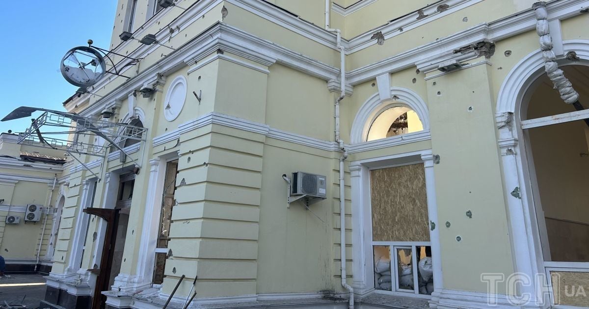 Вокзал у Херсоні після обстрілу