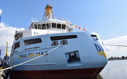 "Вы возрождаете судостроение" - Александр Стадник поздравил "Нибулон" с введением в эксплуатацию 140-метрового судна