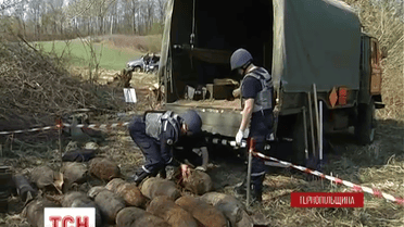На Тернопільщині підірвали понад два десятки  авіабомб