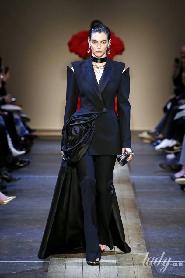 Колекція Alexander McQueen прет-а-порте сезону осінь-зима 2019-2020 / © East News
