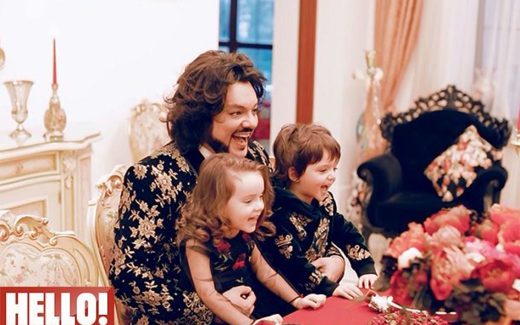 Кіркоров знявся у родинному фотосеті із дітьми / © ru.hellomagazine.com
