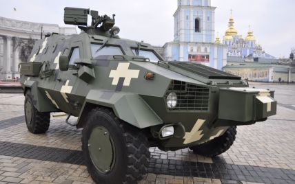 Українській армії замовили новітні надміцні бронеавтомобілі "Дозор"