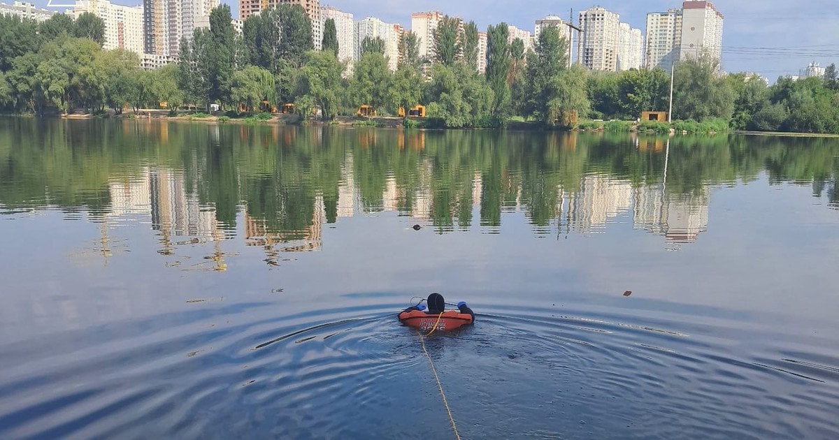 В Киеве из озера Тягле достали тело мужчины