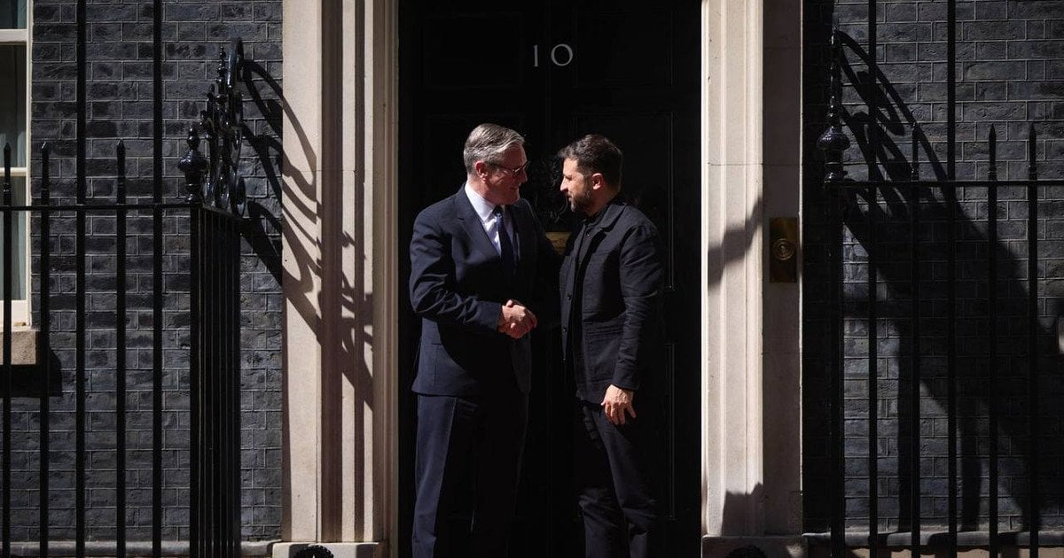 Президент України Володимир Зеленський під час зустрічі з прем’єр-міністром Великої Британії Кіром Стармером