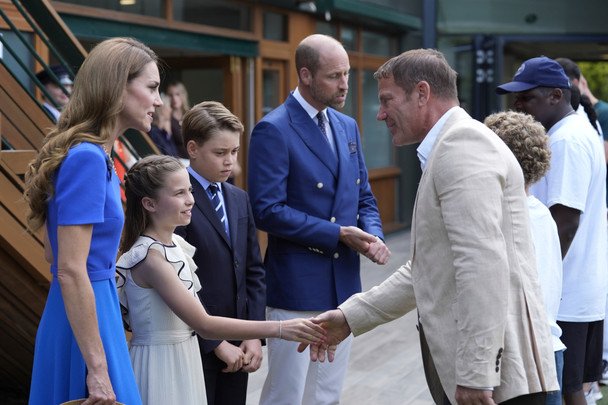 Принцесса Кейт, принцесса Шарлотта, принц Джордж и принц Уильям / © Associated Press