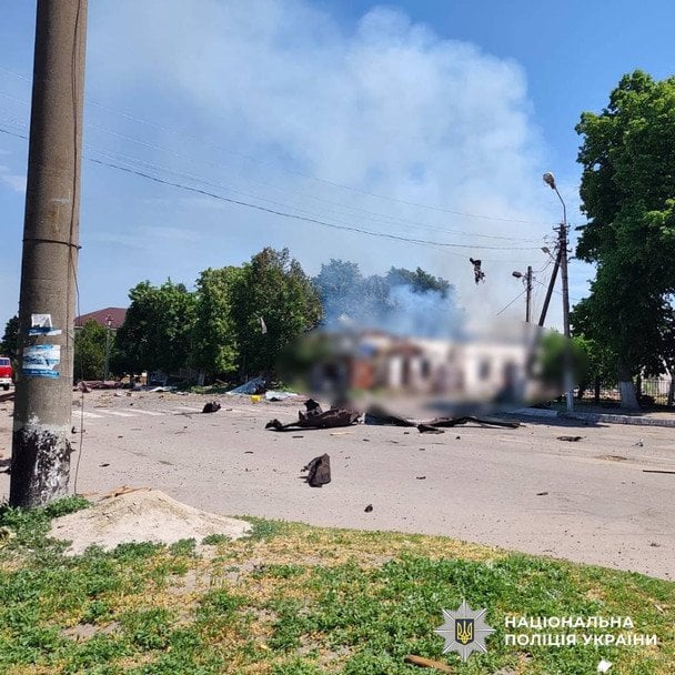 Троє людей отримали поранення від ворожих обстрілів по місту Балаклія. / © Національна поліція України