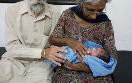 В Индии женщина родила первенца в 70 лет