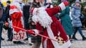 Под дождем, но с хорошим настроением: как Новый год встречают в Киеве, Львове, Днепре и Одессе