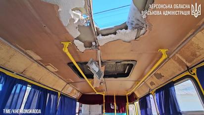 Оккупанты ударили дроном по маршрутке в Херсоне