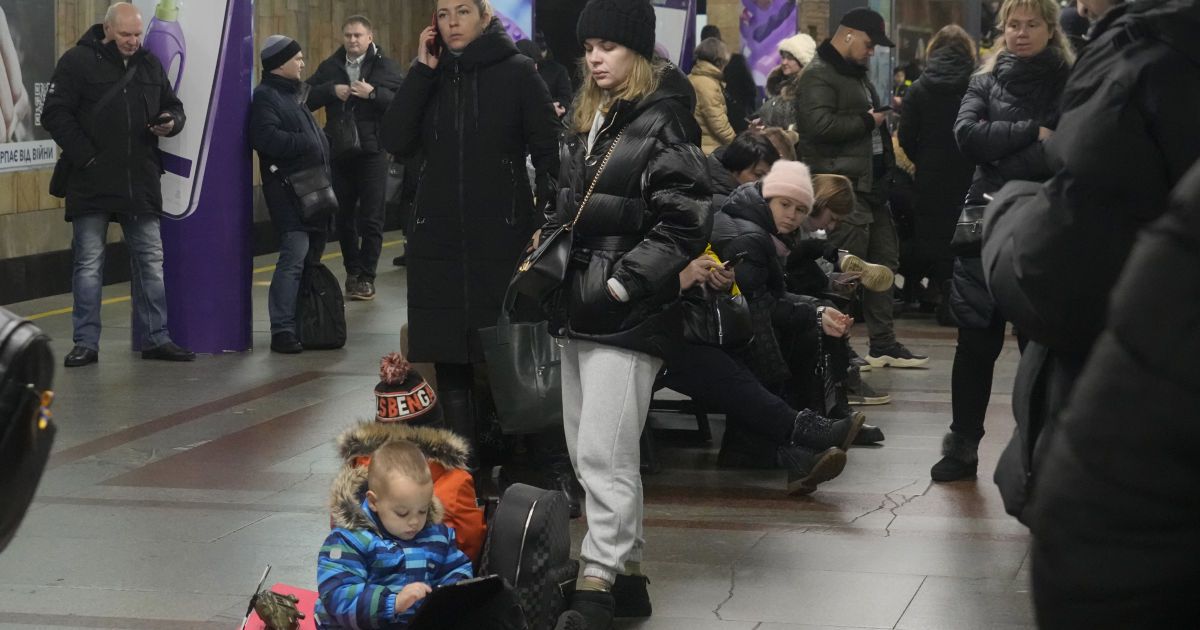 Четыре станции киевского метро закрыты на вход и выход