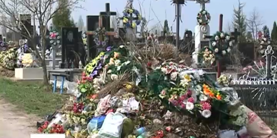 Церковь просит не приносить на кладбище искусственные цветы и венки