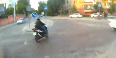 Во Львове пьяный скутерист устроил гонки с полицией