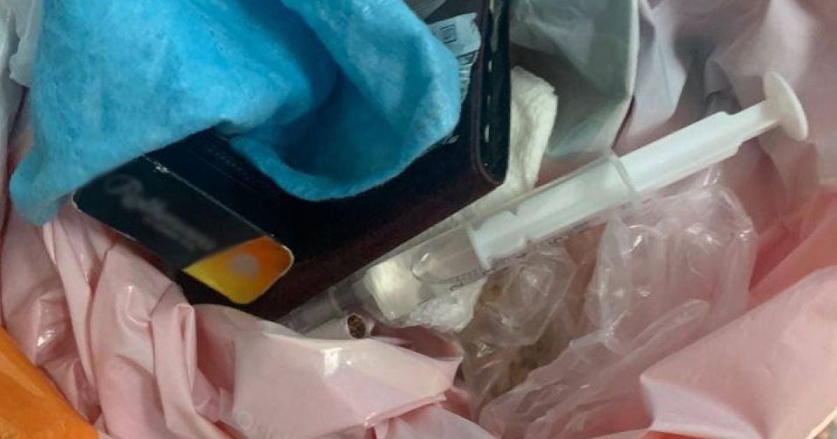 В Херсоне мужчина со шприцем пытался подкупить копов (фото)