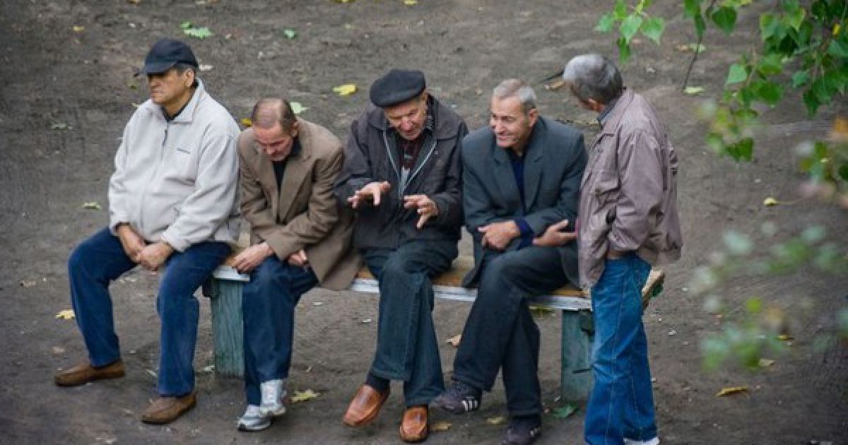 Український фотограф 5 років знімав, що відбувається на лавці у дворі / © Фото Євгена Котенка