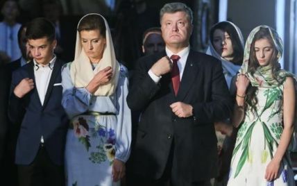Порошенко перед парадом помолился в Софийском соборе и возложил цветы к памятнику Шевченко