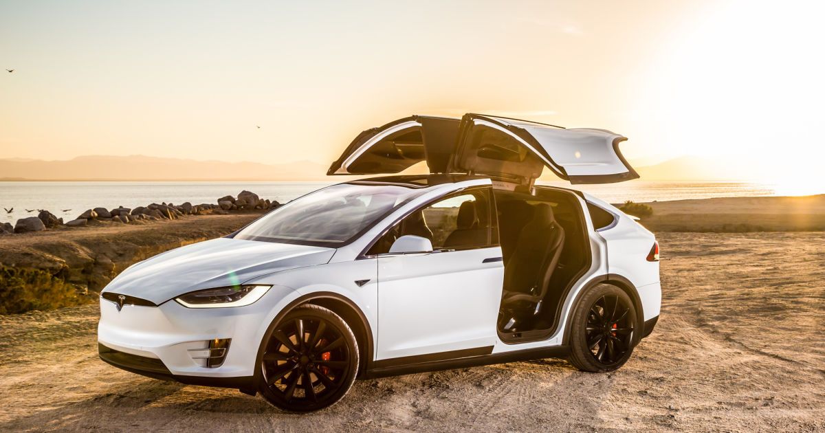 Американцы потребовали от Tesla полное возмещение стоимости кроссовера Model X