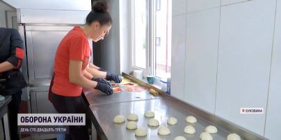 Меню бійців на фронті: як на Буковині тоннами готують домашні страви для військових