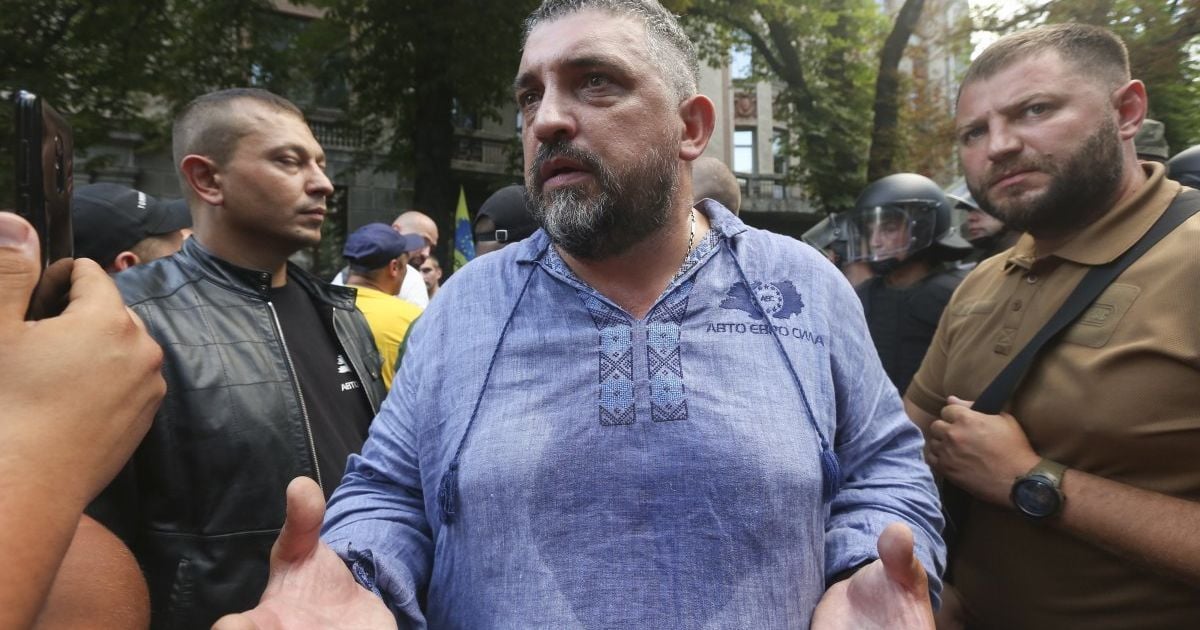 Лідер "євробляхерів", який спалив свою автівку, вирішив йти у президенти