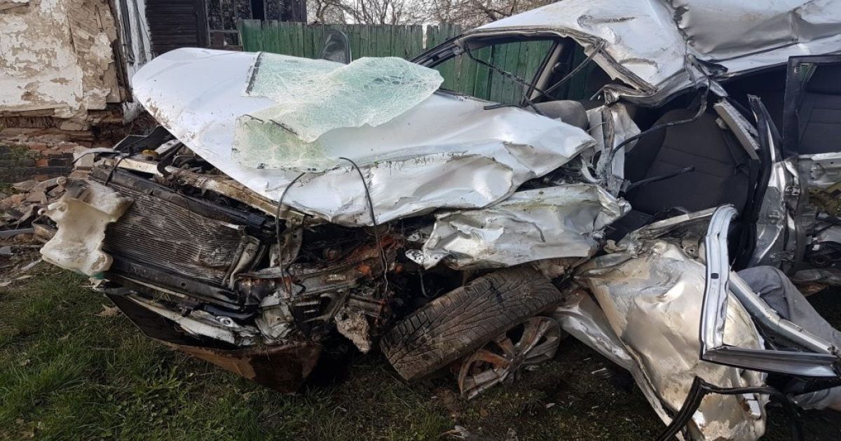 автомобіль врізався у будинок_4 / © Управління ДСНС у Чернігівській області