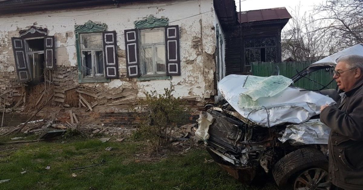 автомобіль врізався у будинок_2 / © Управління ДСНС у Чернігівській області