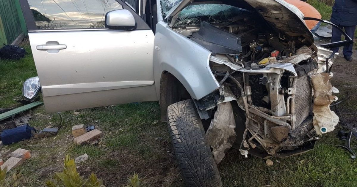 автомобіль врізався у будинок_3 / © Управління ДСНС у Чернігівській області