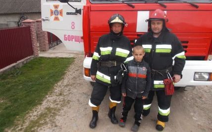 На Тернопольщине 9-летний мальчик спас из огня своих маленьких брата и сестру