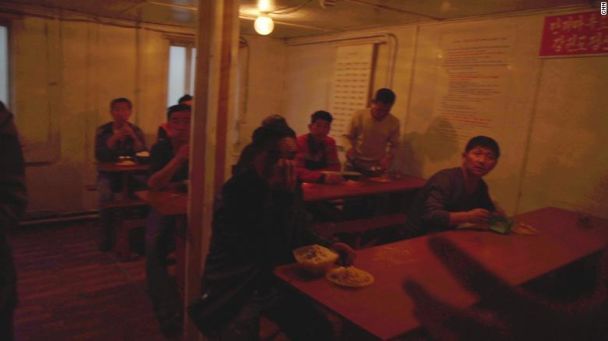 Північнокорейські гастарбайтери на будмайданчику під Санкт-Петербургом / © CNN