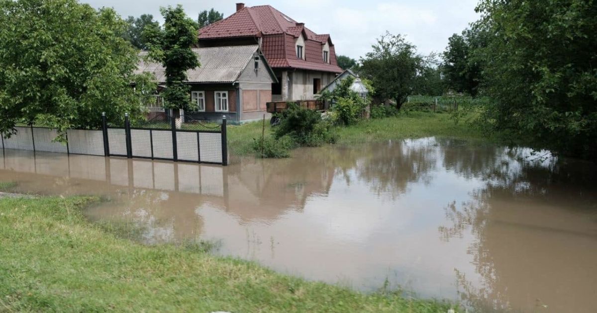 Паводок у Тернопільській області: евакуйовано 150 мешканців затоплених сіл