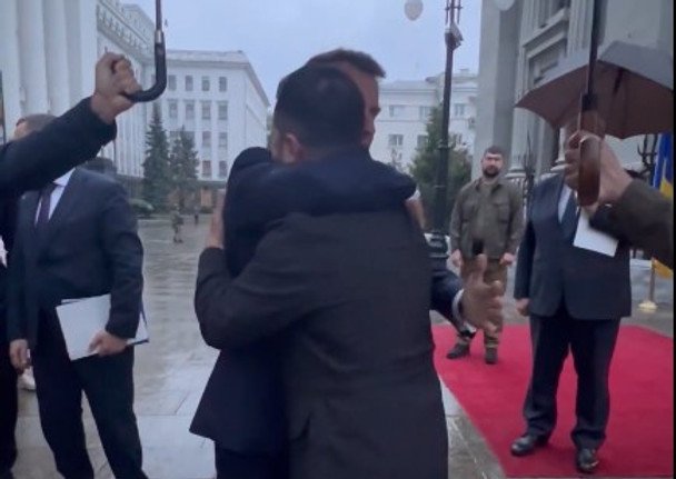 Встреча "Коалиции желающих" в Киеве завершилась: Макрон тепло распрощался с Зеленским