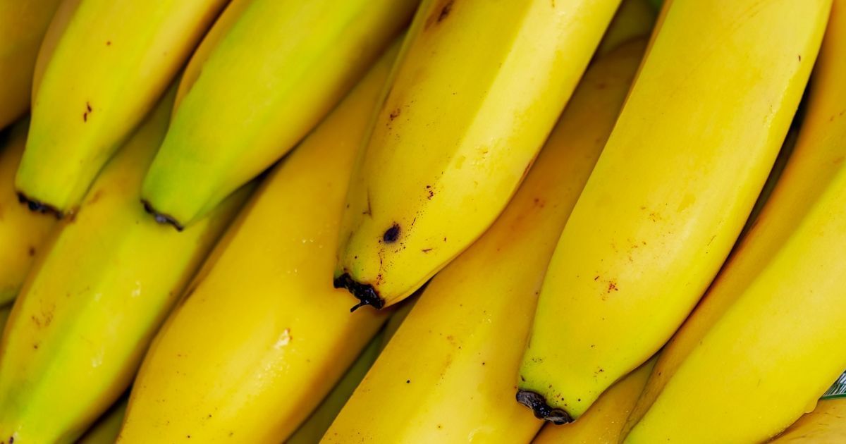 Банани є джерелом клітковини, яка є суперпродуктом, що може допомогти підтримувати травлення