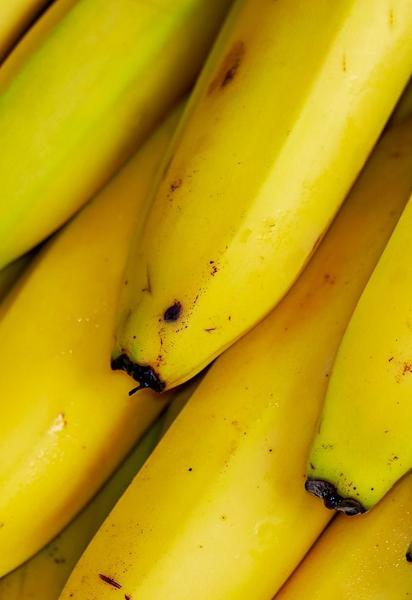 Банани є джерелом клітковини, яка є суперпродуктом, що може допомогти підтримувати травлення