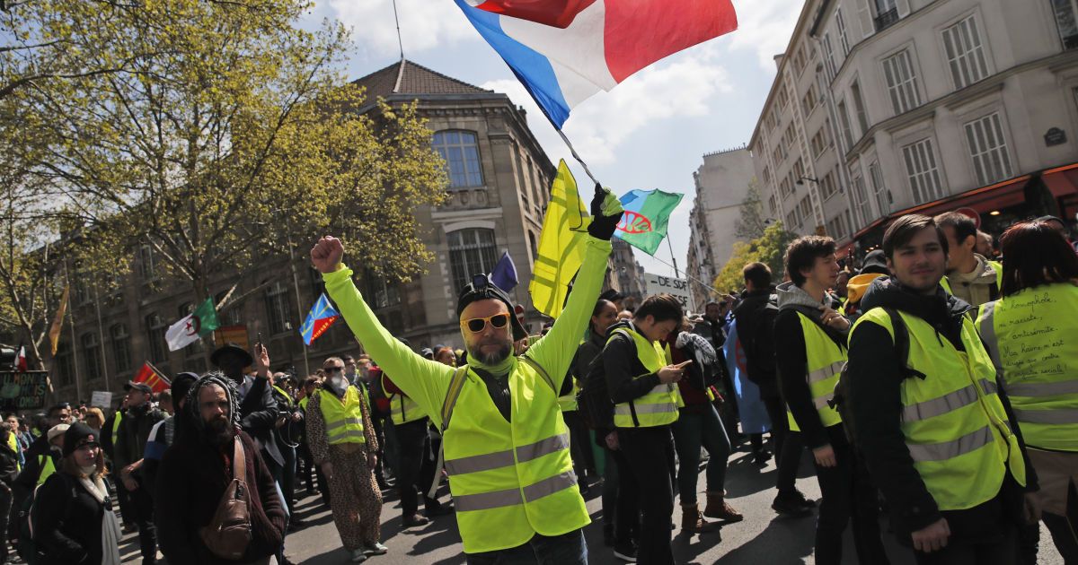 У Парижі "жовті жилети" вийшли на мітинг: поліція затримала майже 40 осіб