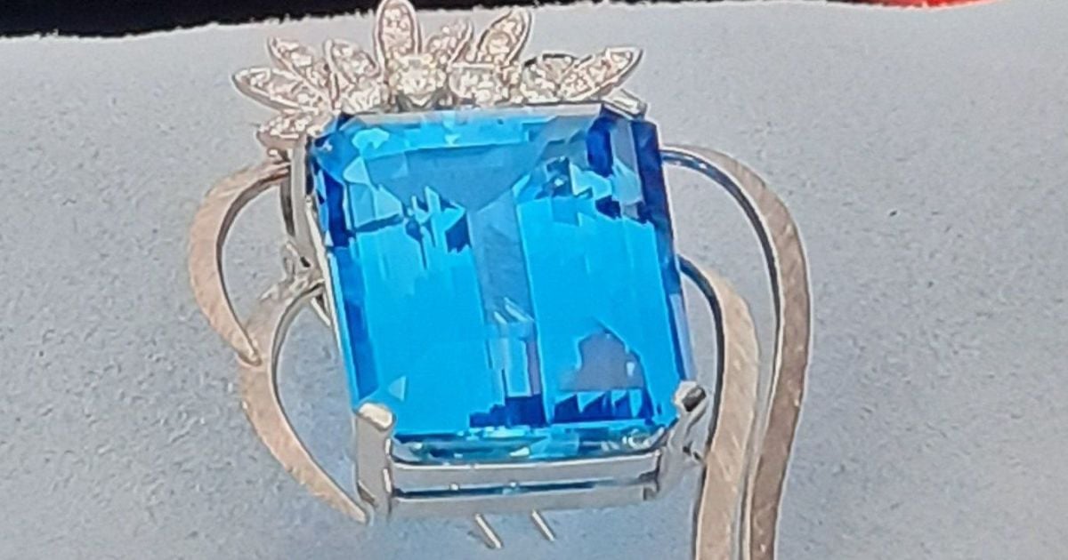 В Лондоне женщина годами хранила безделушку, которая оказалась дорогой драгоценностью