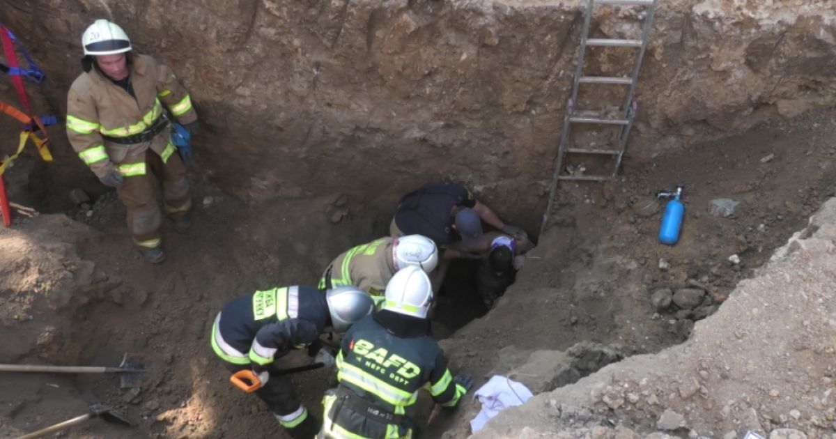 Чоловыка  засипало землею під час риття котловану на будівництві_1 / © Управление ГСЧС в Херсонской области