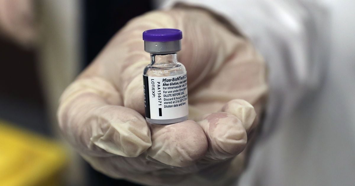 COVID-вакцина Pfizer може бути менш ефективною проти "Омікрона": дослідження
