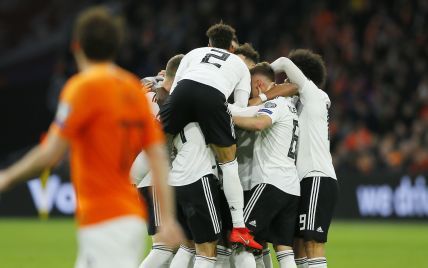 Германия в зрелищном поединке одолела на выезде Нидерланды