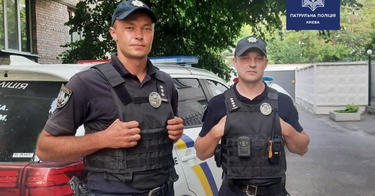 Нашли на кладбище с ножом: в Киеве патрульные спасли подростка от самоубийства