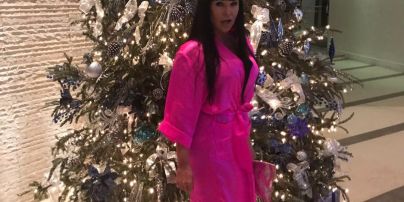 В розовом наряде и на шпильках: Ассия Ахат показала снимки с отдыха в Майами